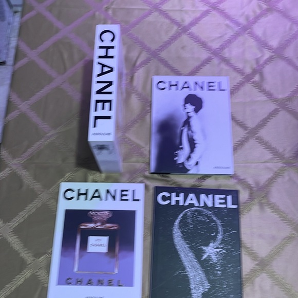 Chanel Coffee Book Table - Home Accessories 🖤 - Picture 7 of 11